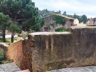 Adquisició de la casa del carrer de Baix, núm. 23 per fer-hi un aparcament.