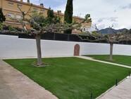 Es reduirà el consum d'aigua. Canvi gespa natural per gespa artificial a la piscina de Duesaigües.
