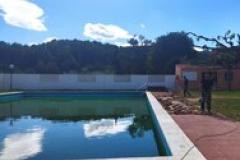 La zona de platja de la piscina llueix amb nou paviment